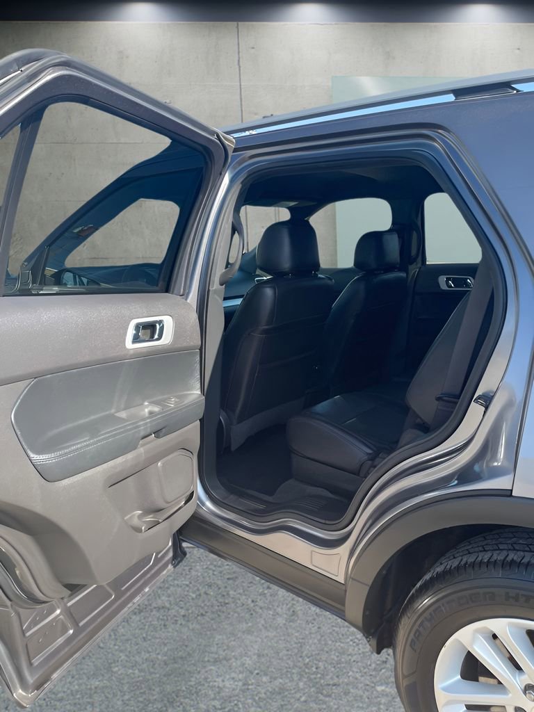 Used 2014 Ford Explorer XLT w/ Equipment Group 202A FWD image 13