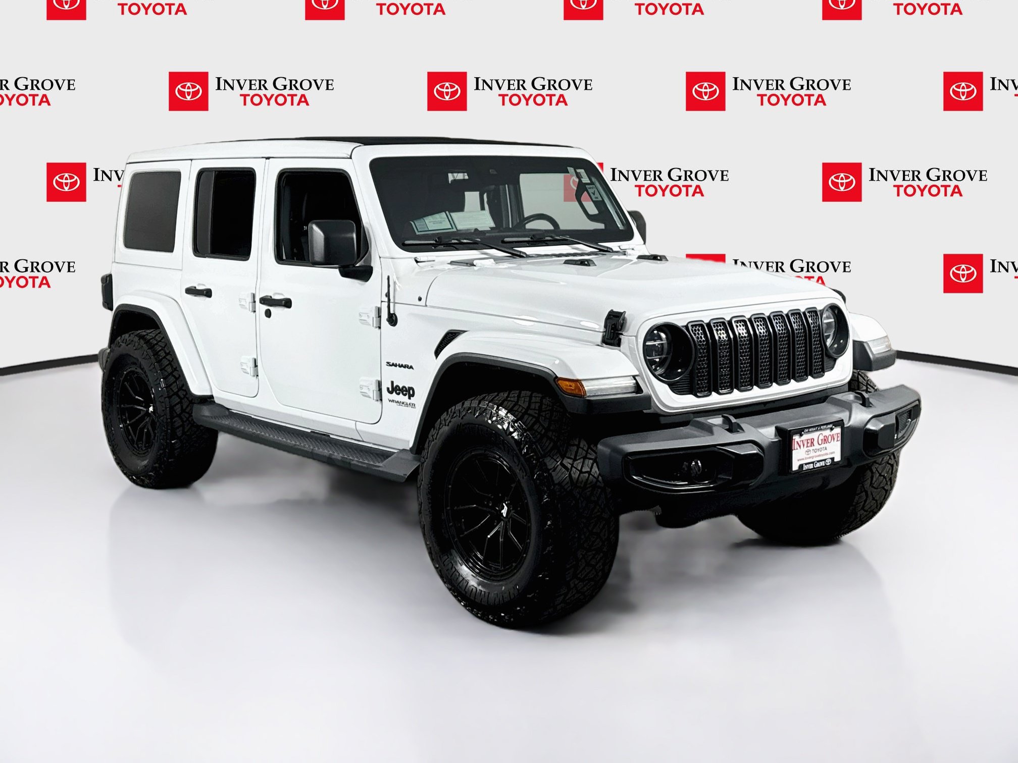 Used 2020 Jeep Wrangler Unlimited Sahara AWD/4WD image 3