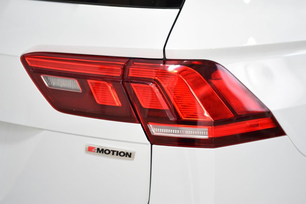 Used 2019 Volkswagen Tiguan SE w/ Panoramic Sunroof Package AWD/4WD image 17