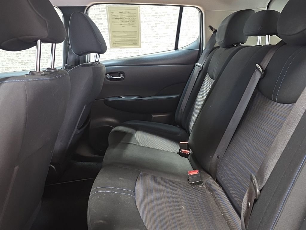 Used 2022 Nissan Leaf S image 12