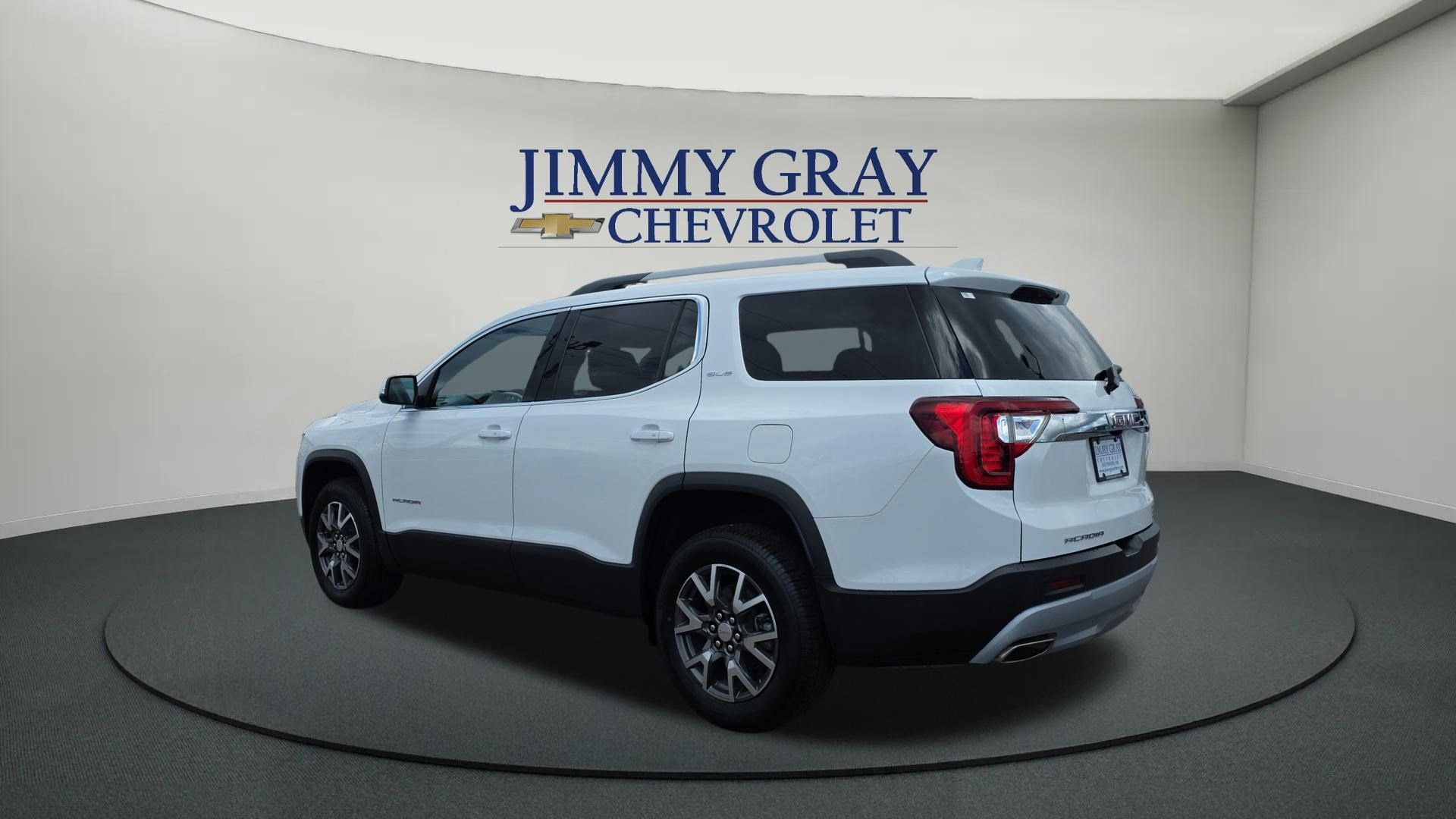 Used 2023 GMC Acadia SLE w/ Driver Convenience Package FWD image 3