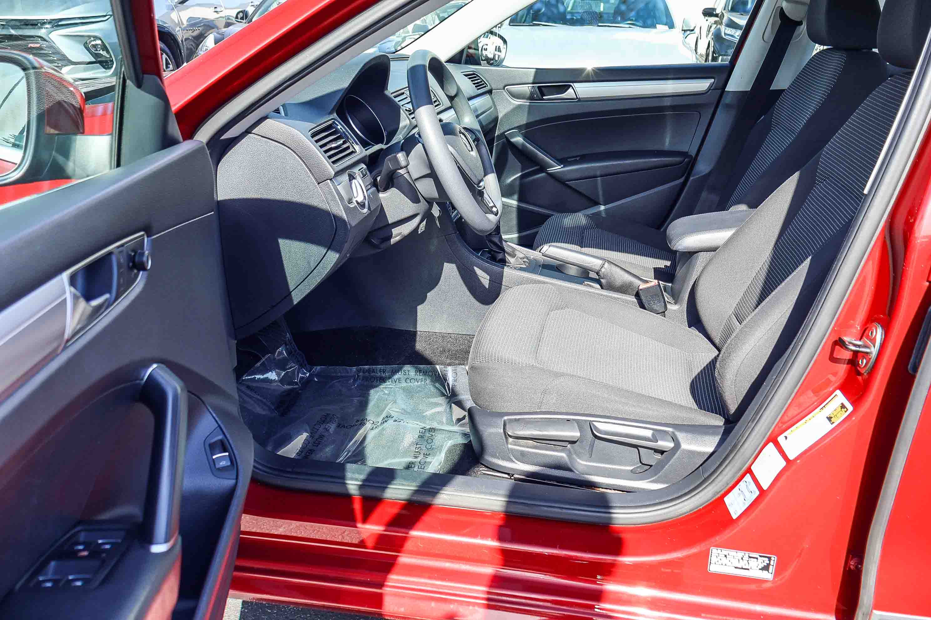 Used 2016 Volkswagen Passat 1.8T S image 2