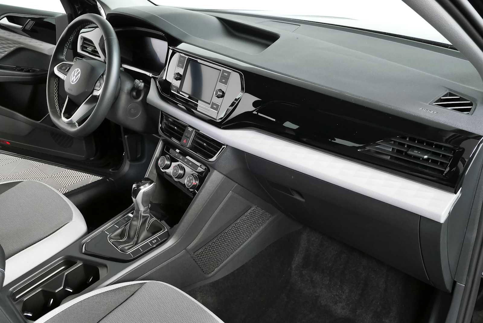 Certified 2024 Volkswagen Taos S FWD image 25