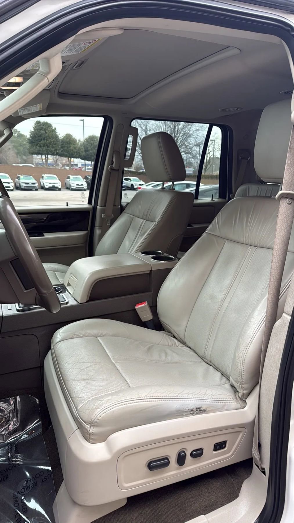 Used 2016 Lincoln Navigator Select image 31