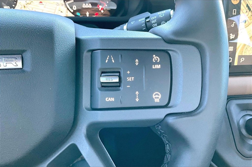 Certified 2025 Land Rover Defender 110 X-Dynamic SE image 21