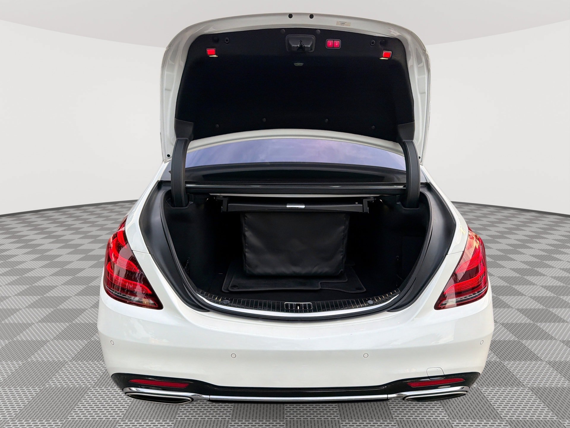 Used 2019 Mercedes-Benz S 560 4MATIC Sedan image 21