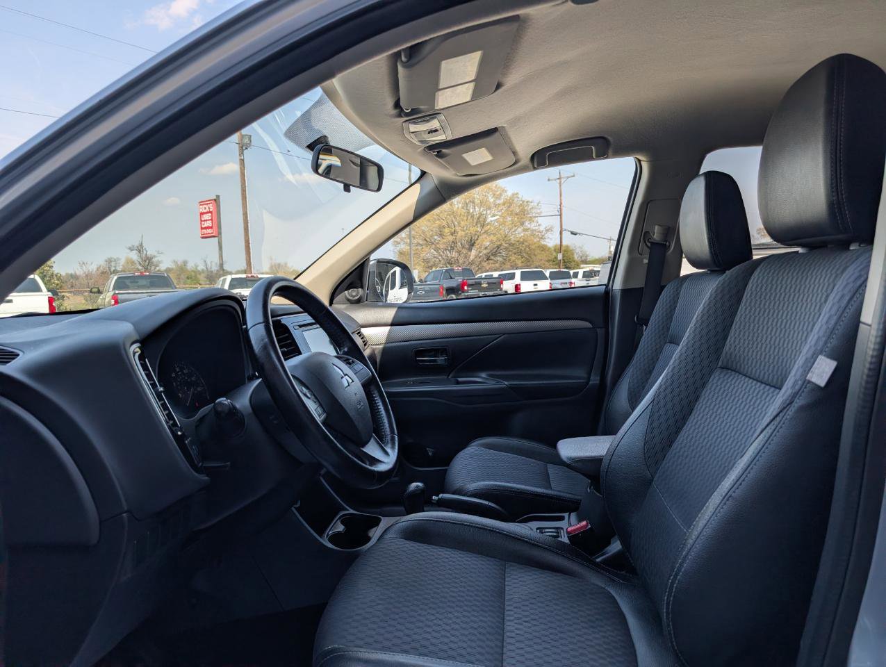 Used 2015 Mitsubishi Outlander SE image 13