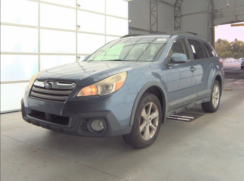 Used 2014 Subaru Outback 2.5i Premium w/ Accessory Value Package (OYY)