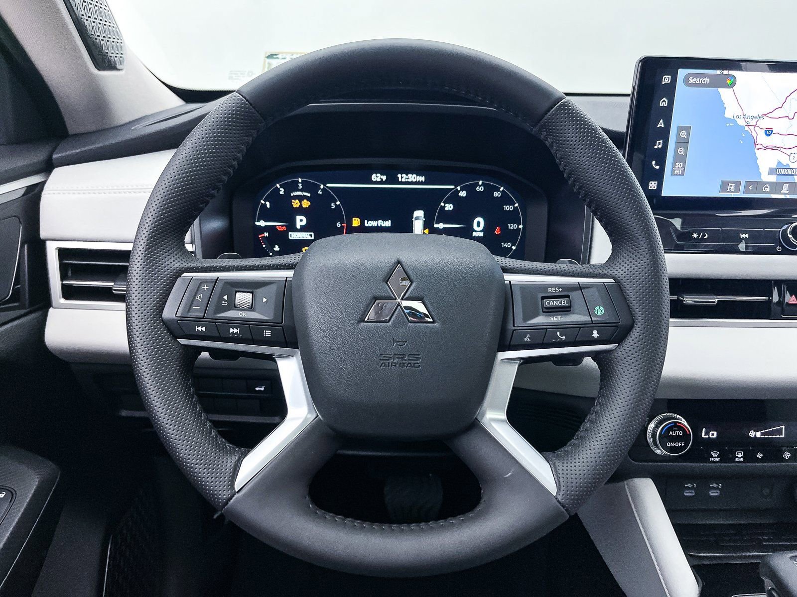 New 2025 Mitsubishi Outlander SE image 23
