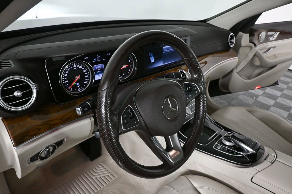 Certified 2017 Mercedes-Benz E 300 4MATIC image 6