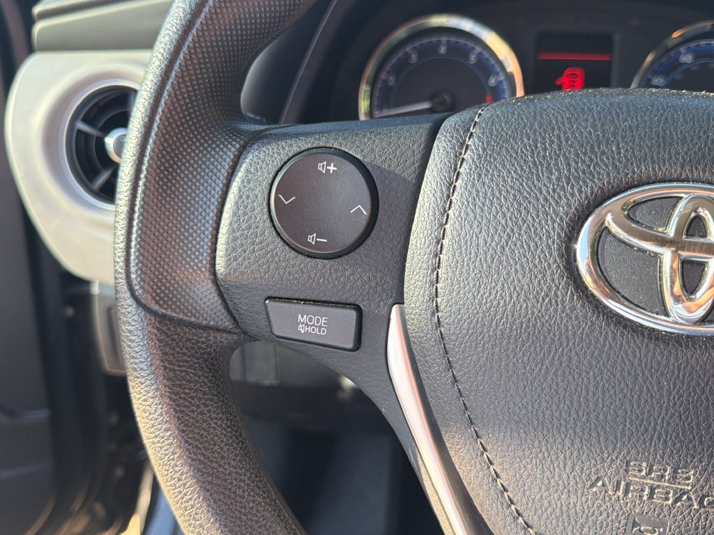 Used 2018 Toyota Corolla LE FWD image 19