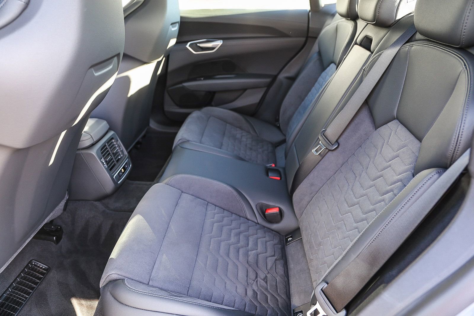 Used 2022 Audi e-tron GT Premium Plus image 18