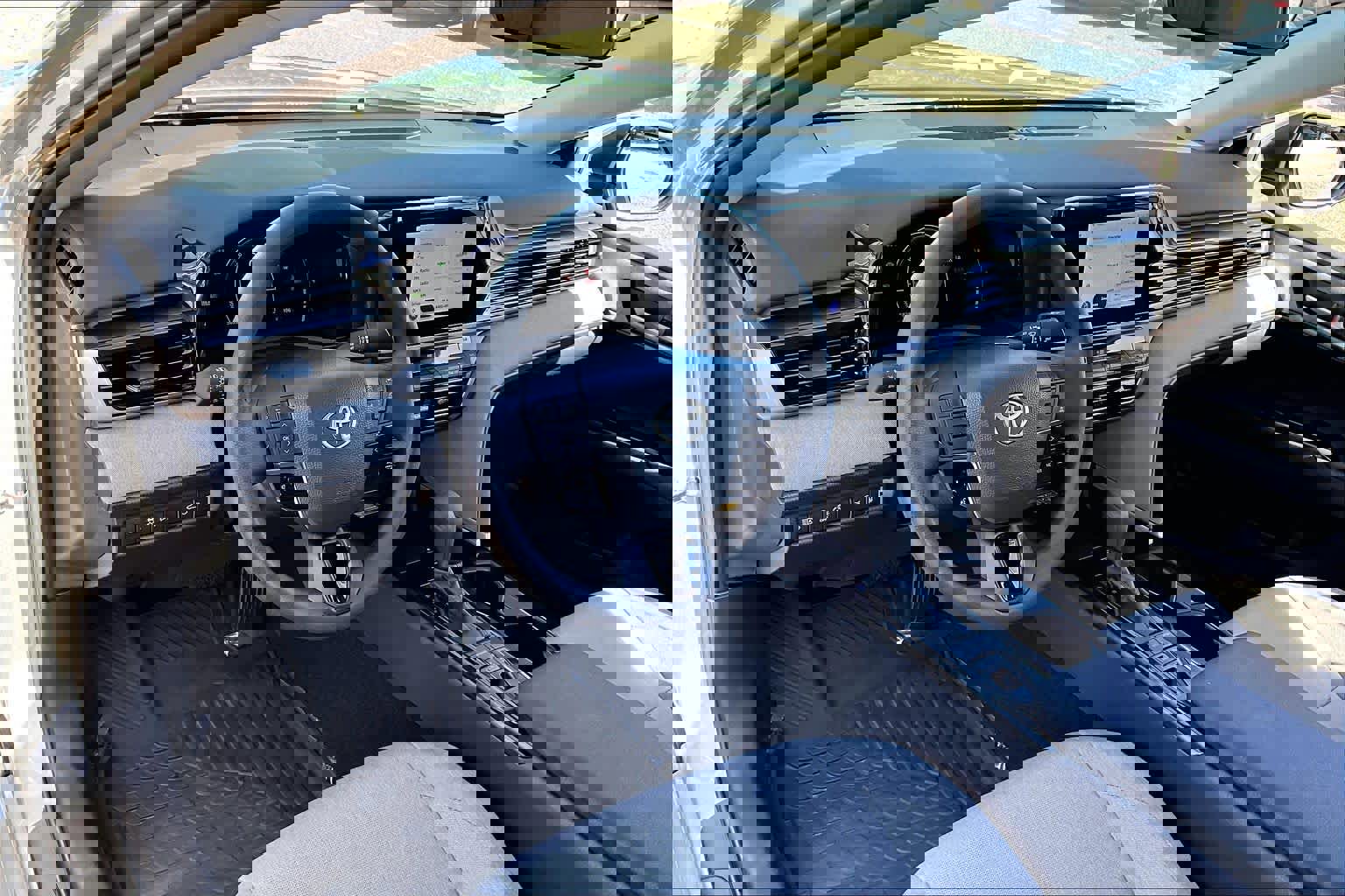 Used 2025 Toyota Camry LE w/ Convenience Package image 17