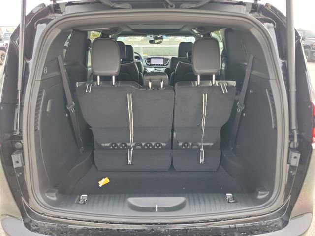 New 2026 Chrysler Pacifica Limited w/ S Appearance Package image 8