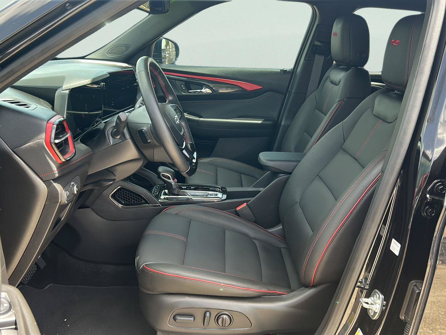 Used 2025 Chevrolet TrailBlazer RS w/ Convenience Package FWD image 7