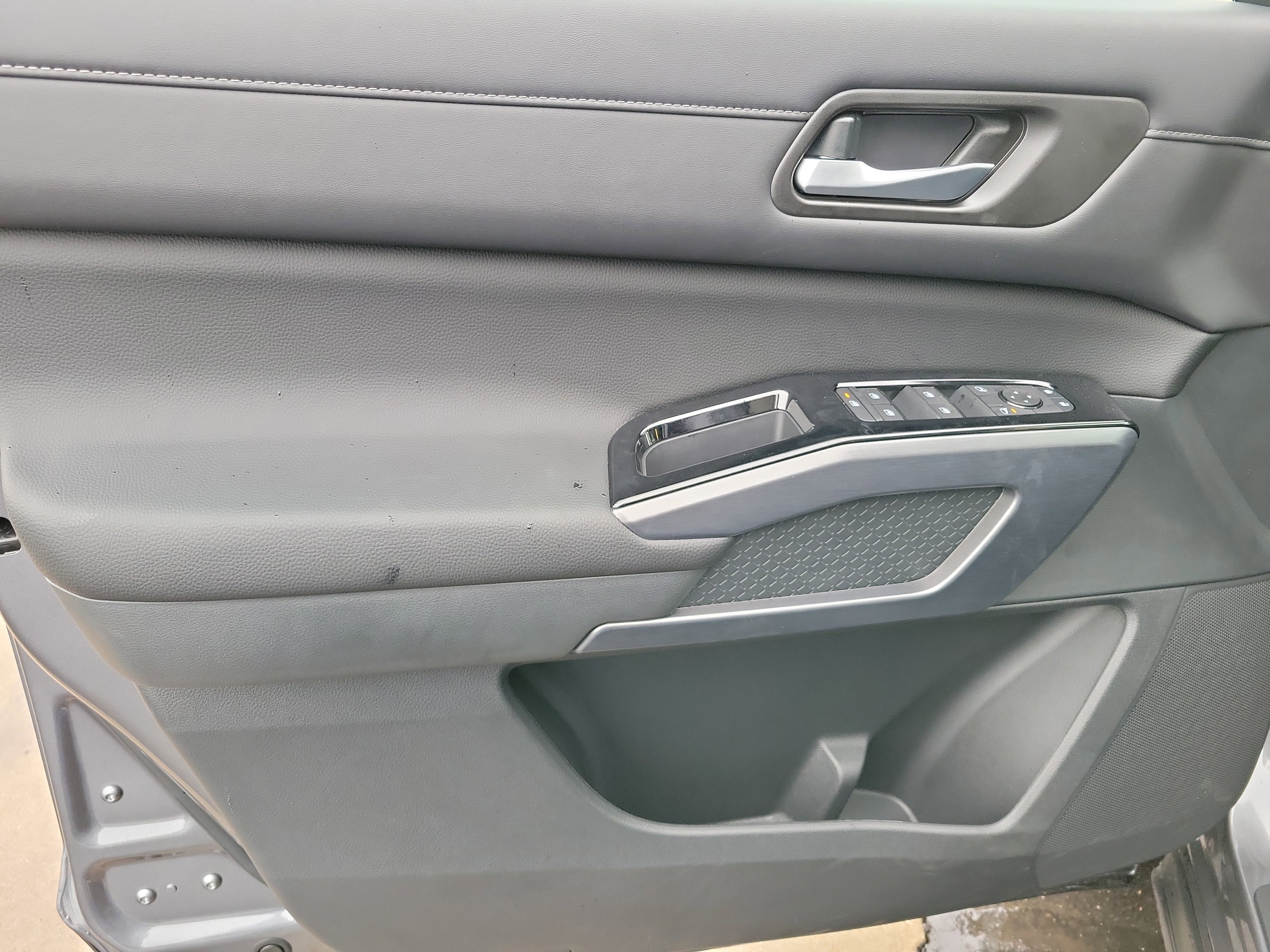 New 2026 Nissan Pathfinder SL w/ SL Premium Package image 11