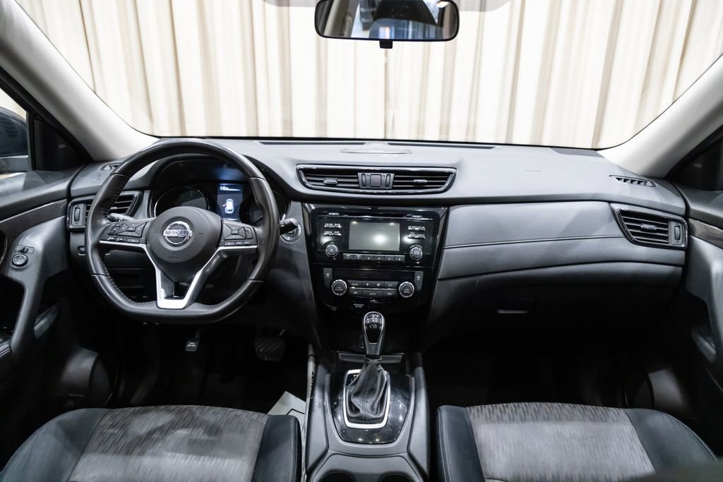 Used 2017 Nissan Rogue SV image 14