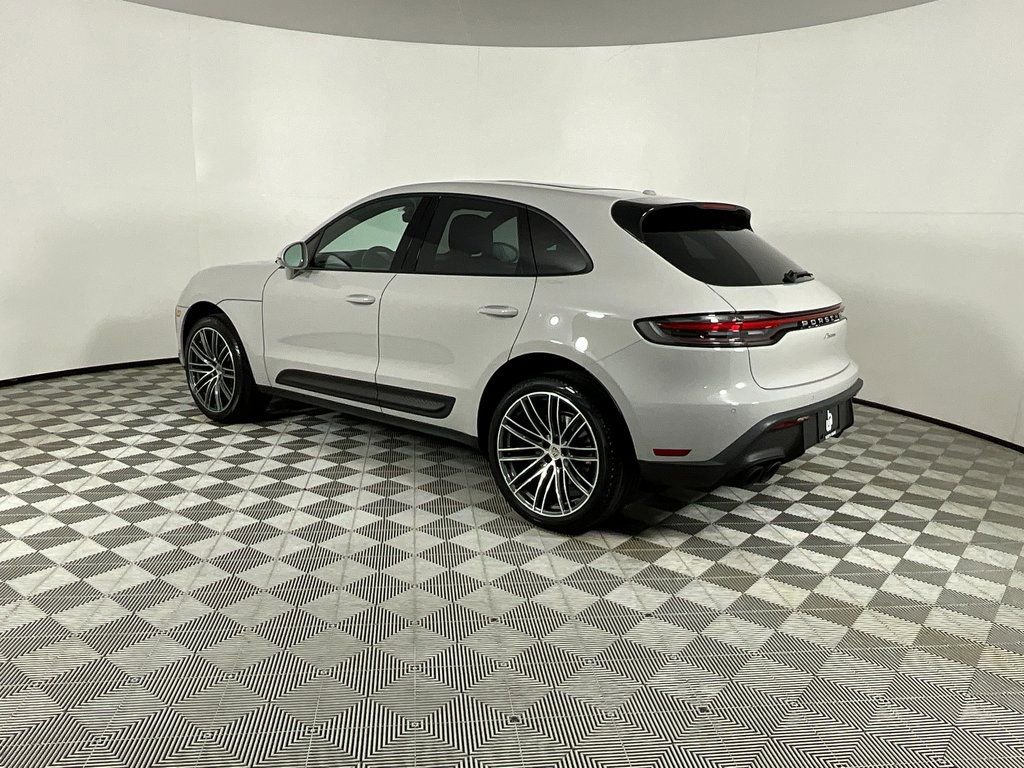 Used 2023 Porsche Macan Turbo image 3