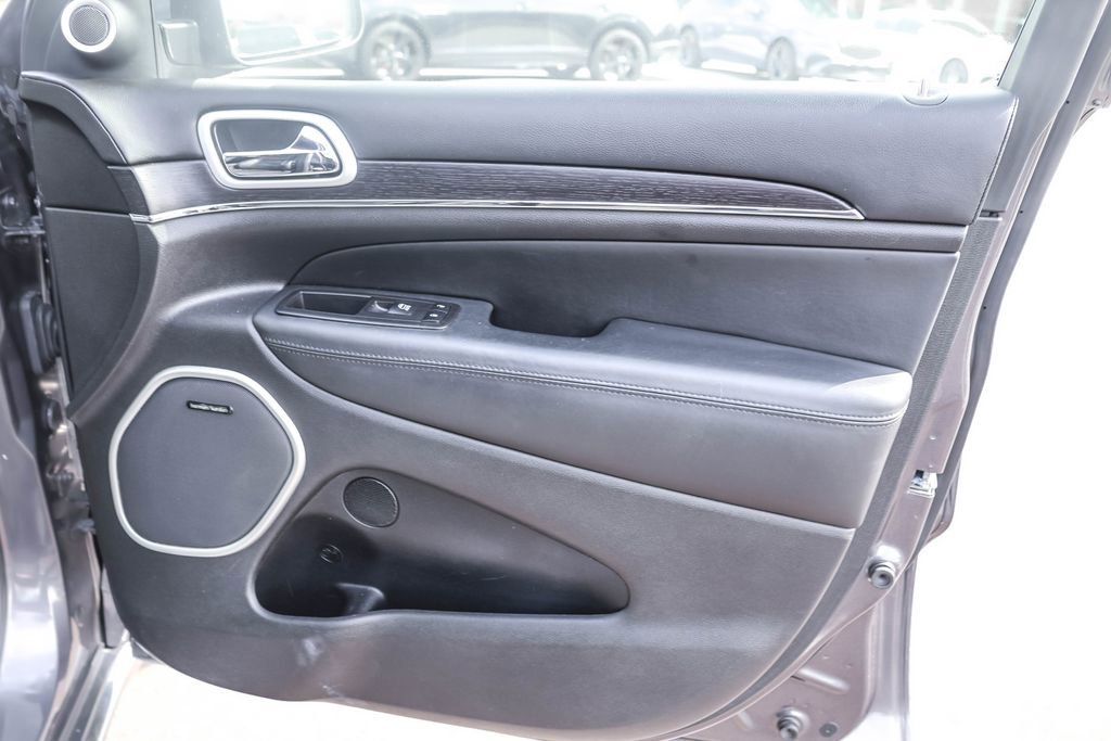 Used 2018 Jeep Grand Cherokee Summit AWD/4WD image 36