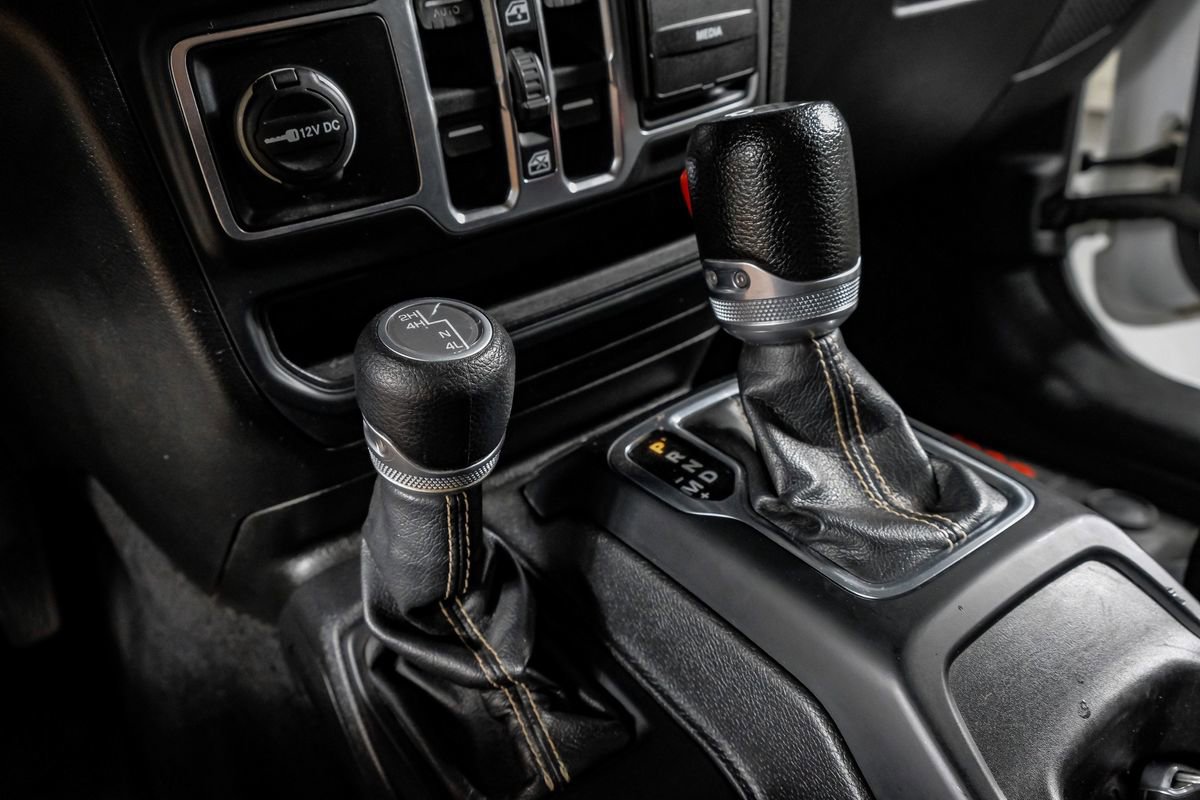 Used 2018 Jeep Wrangler Unlimited Sahara AWD/4WD image 23