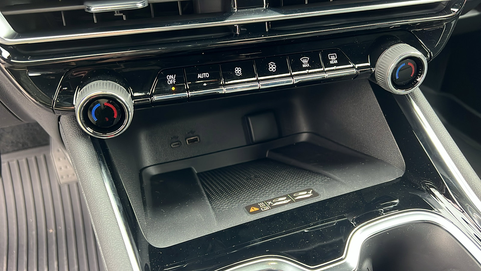 New 2026 Chevrolet Traverse High Country w/ LPO, Floor Liner Package image 25