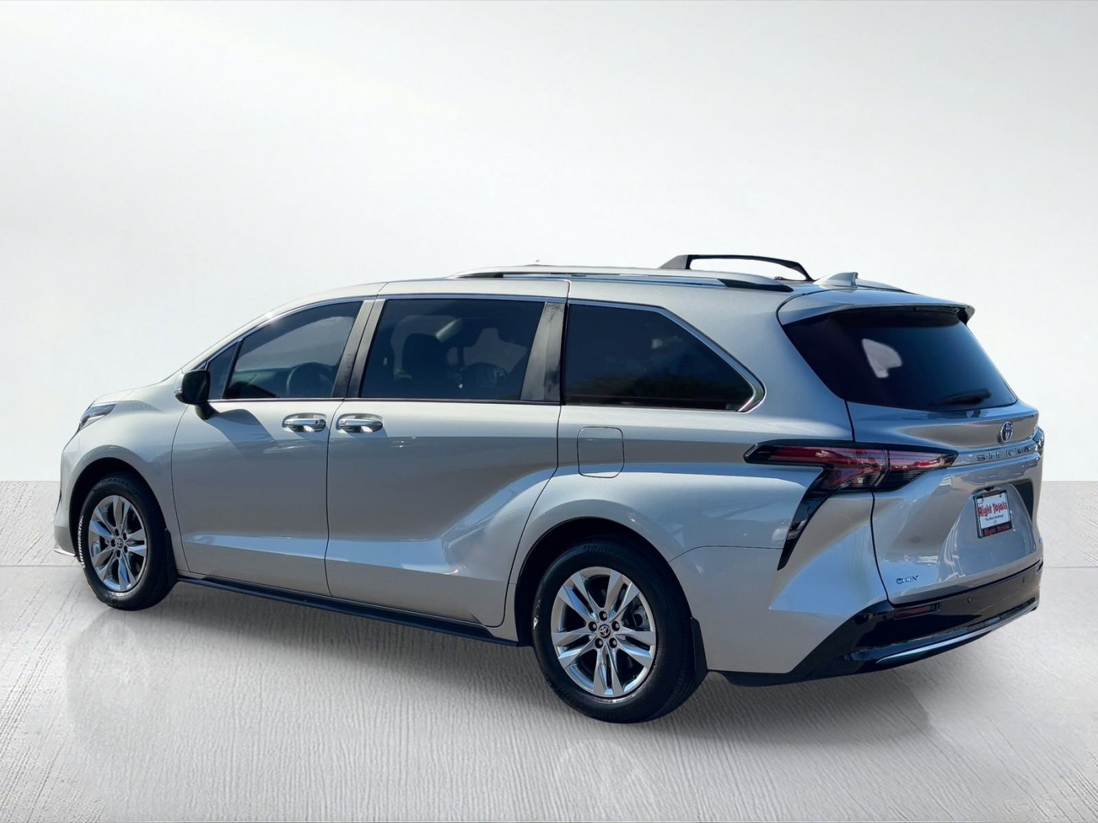 Used 2025 Toyota Sienna Limited image 3