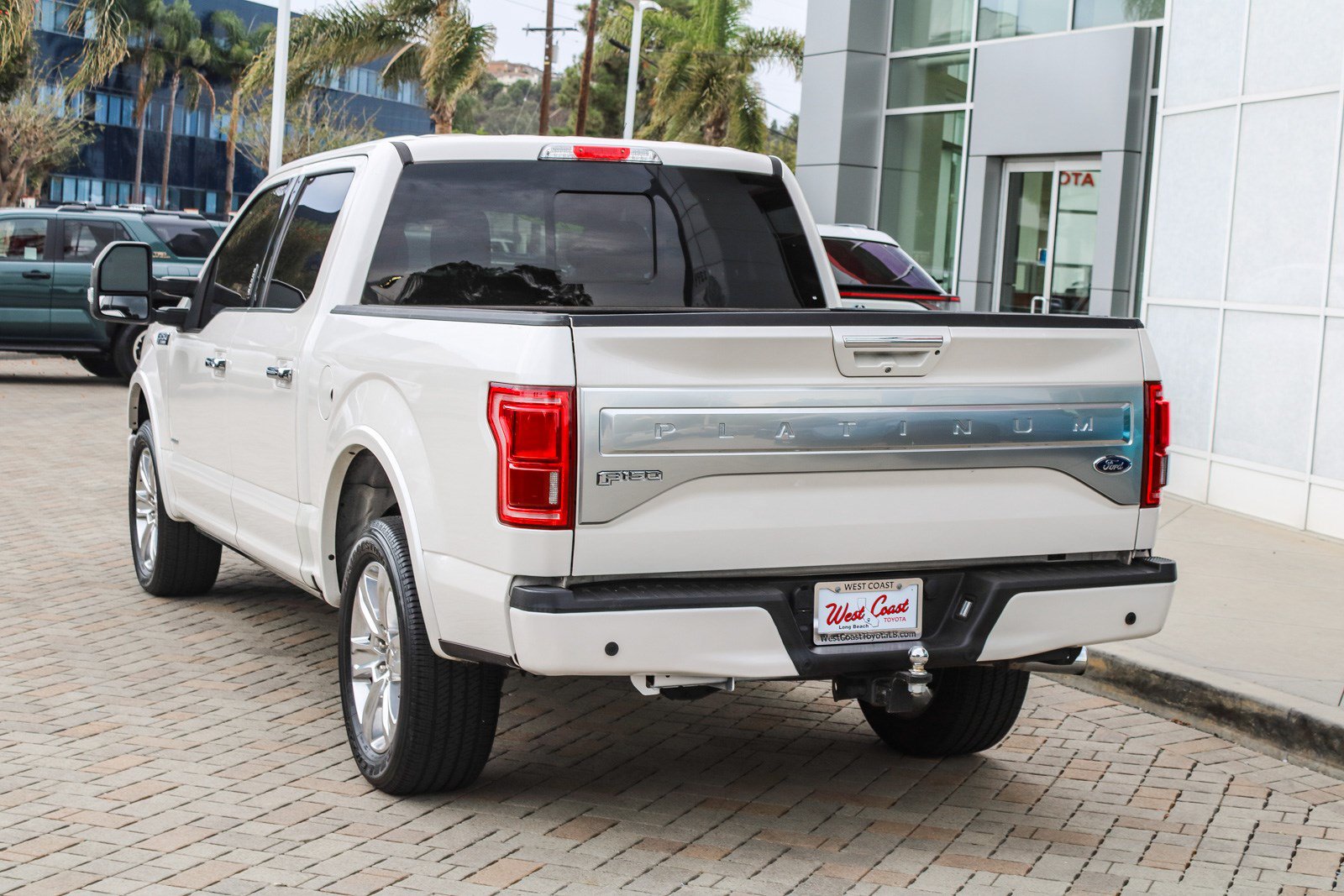 Used 2015 Ford F150 Platinum w/ Equipment Group 701A Luxury AWD/4WD image 9