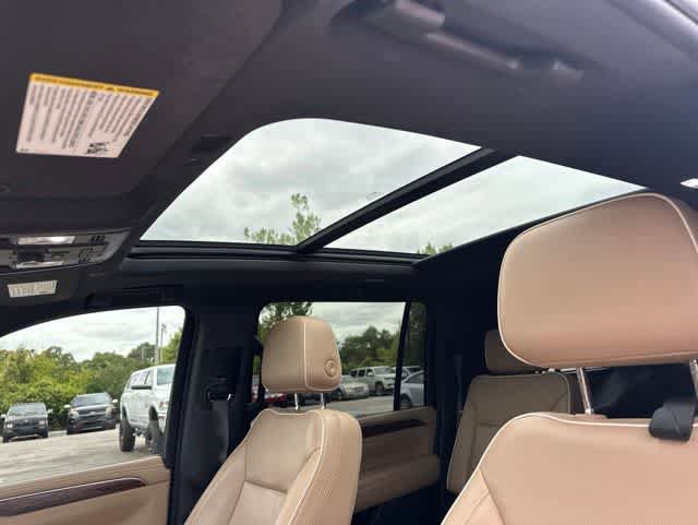 Used 2021 Chevrolet Suburban Premier AWD/4WD image 5