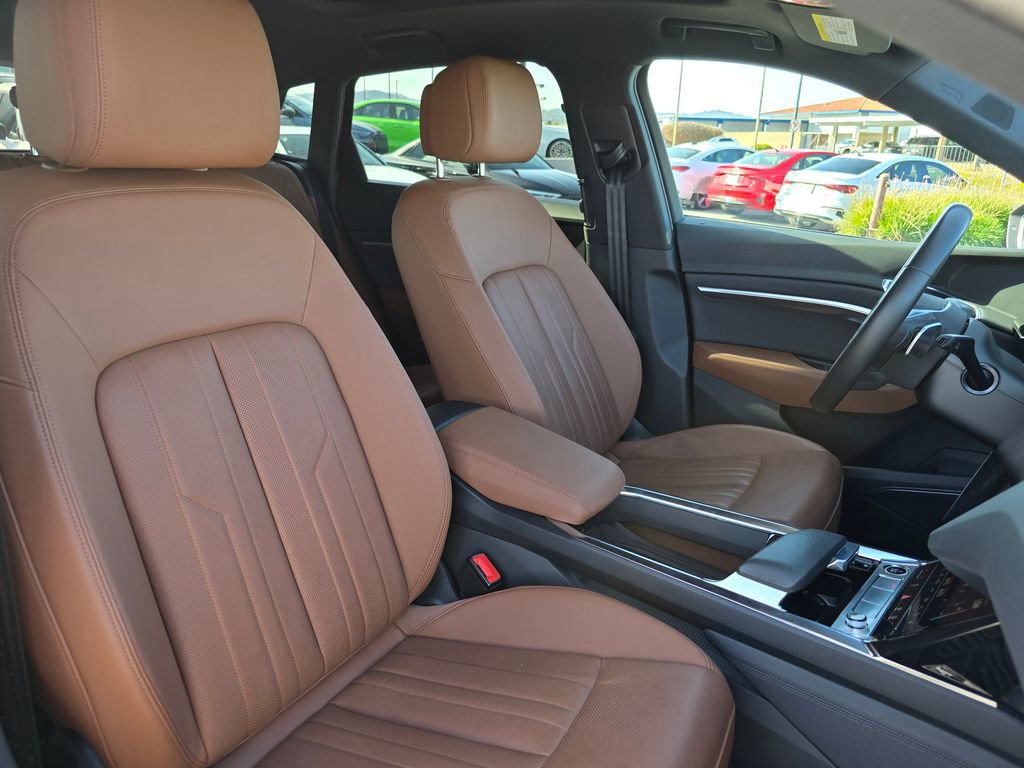 Used 2023 Audi e-tron Premium Plus w/ Premium Plus Package image 14