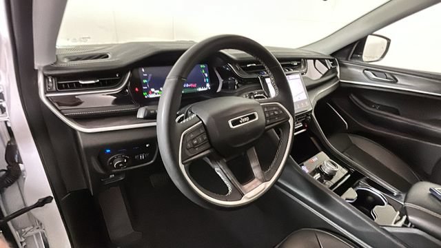 Used 2023 Jeep Grand Cherokee 4WD 4xe image 13