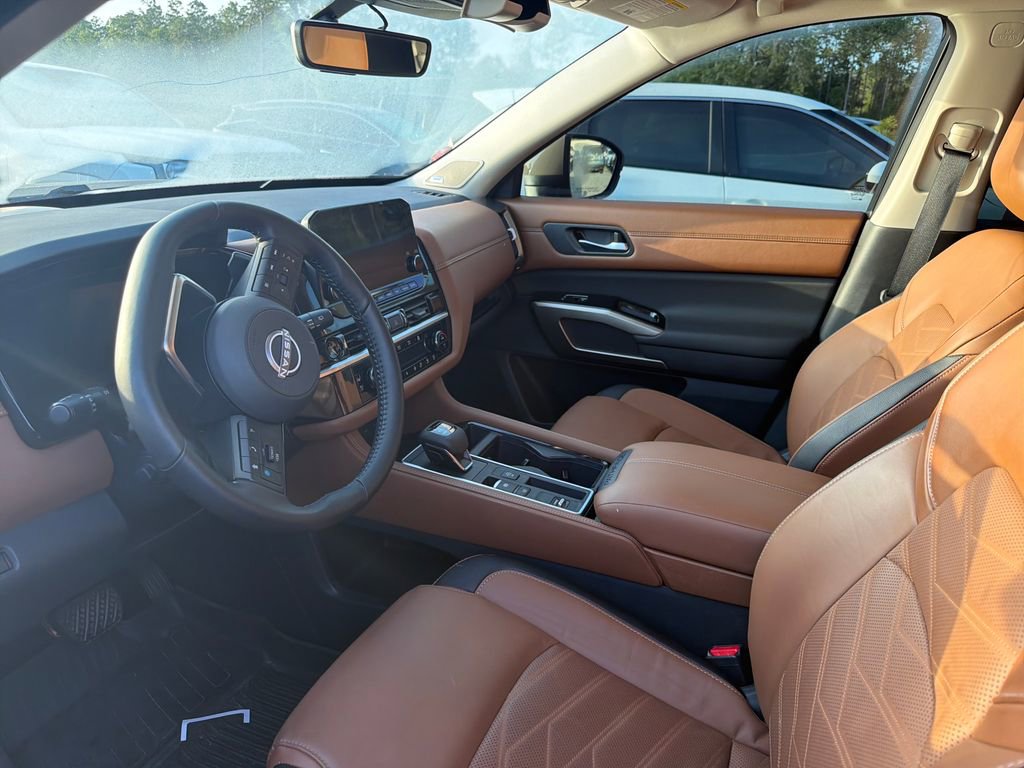 Used 2025 Nissan Pathfinder Platinum w/ Cargo Package FWD image 9