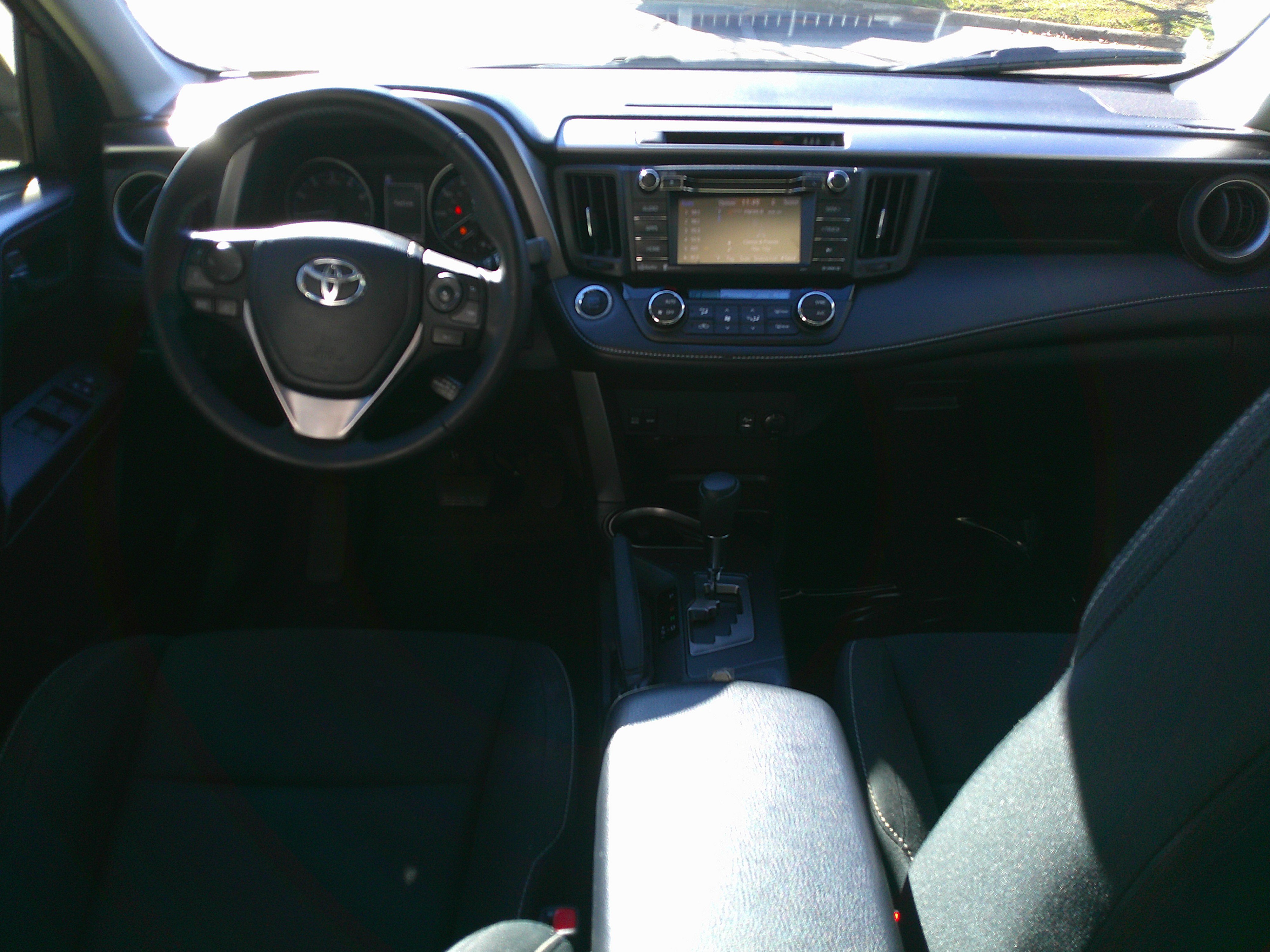 Used 2018 Toyota RAV4 XLE image 30