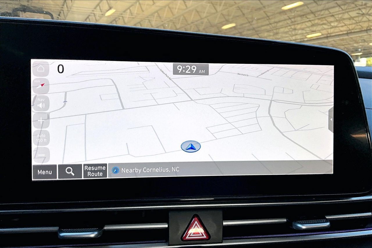 Used 2025 Hyundai Elantra SEL FWD image 12