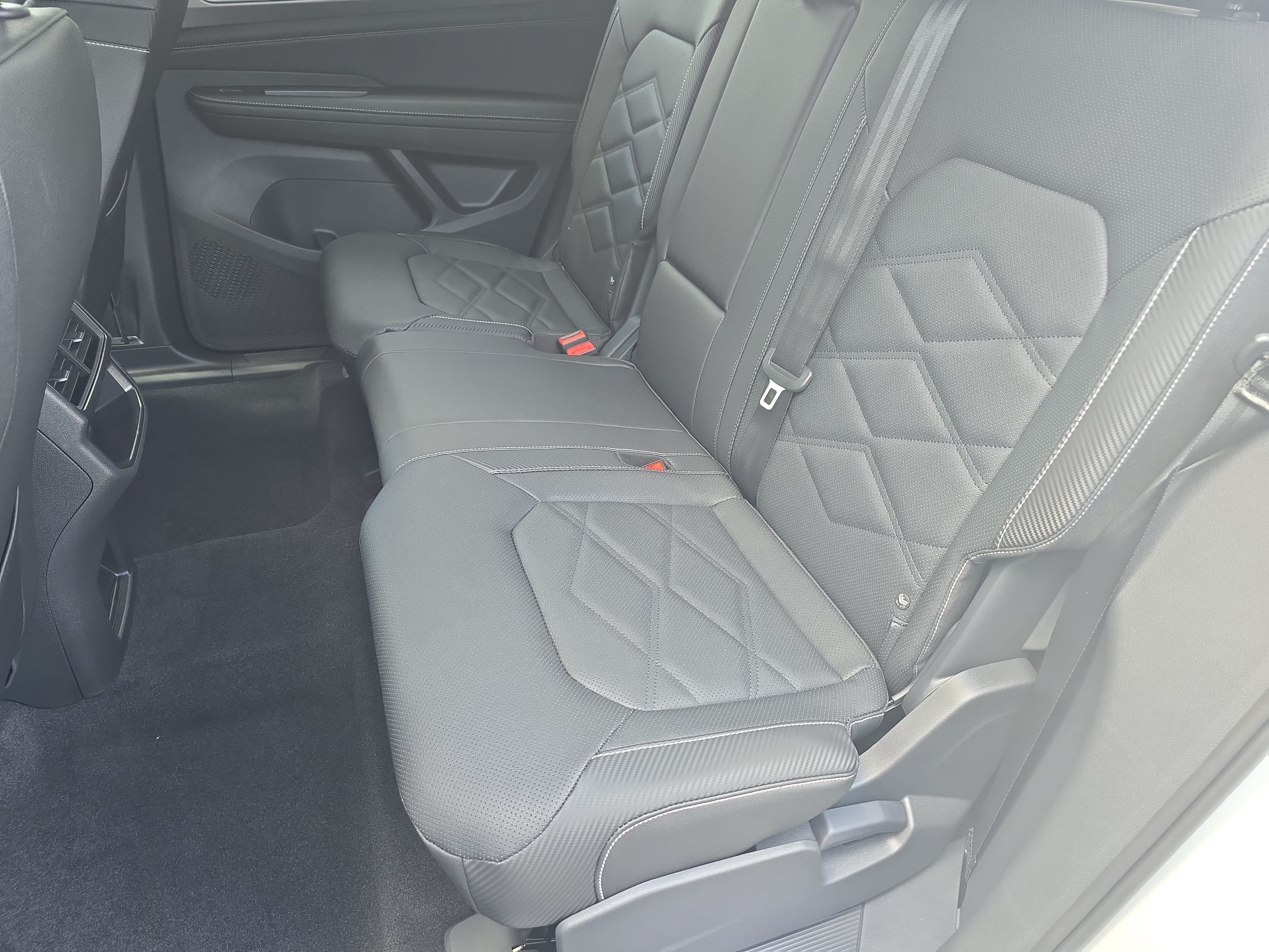 New 2026 Volkswagen Atlas Cross Sport SE FWD image 14
