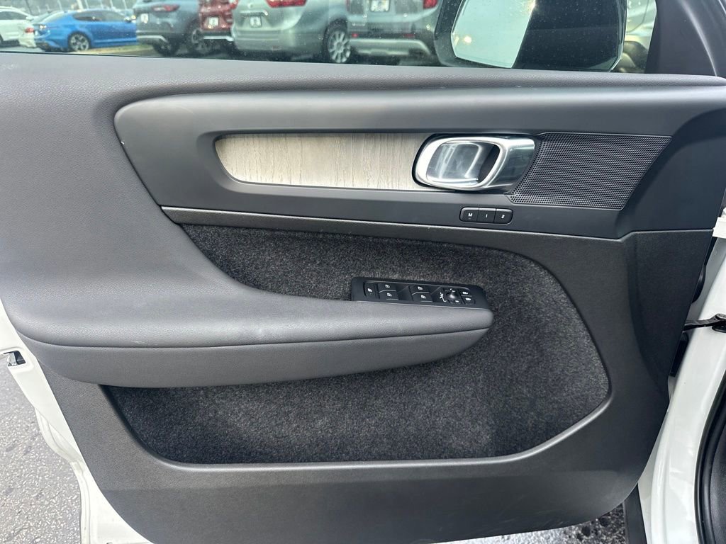 Used 2023 Volvo XC40 B5 Plus w/ Protection Package Premier image 43