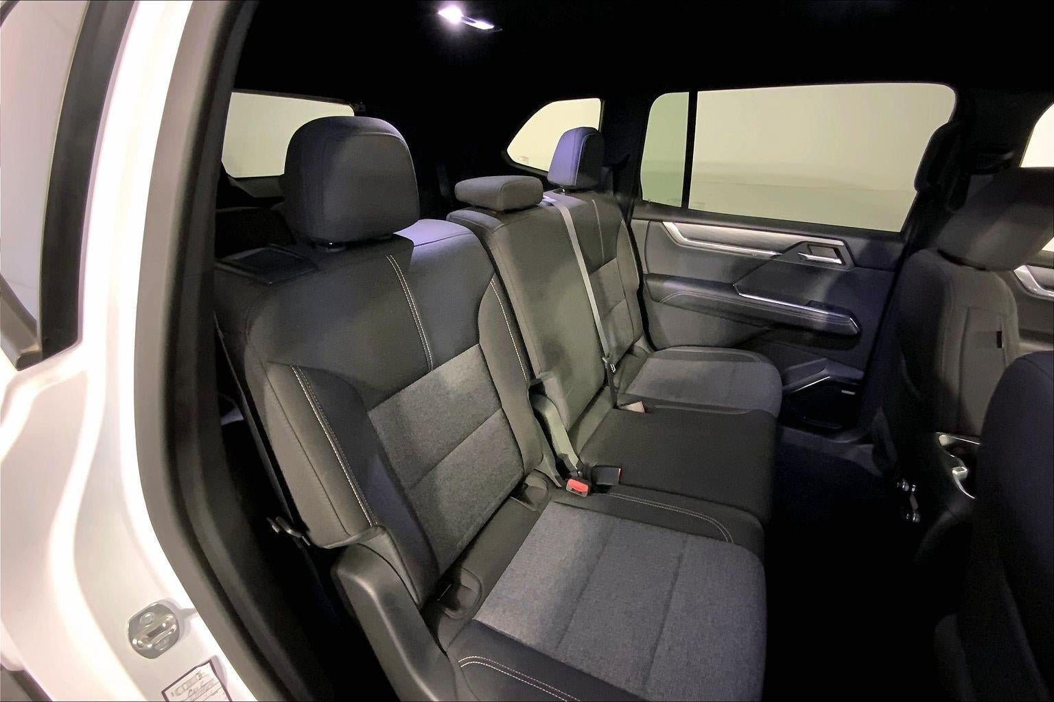 Used 2025 GMC Acadia Elevation FWD image 23