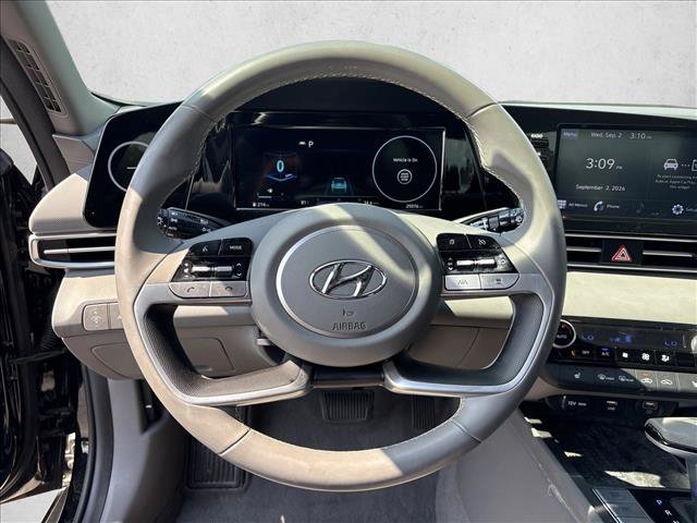 Used 2022 Hyundai Elantra SEL w/ Convenience + Premium Package FWD image 17