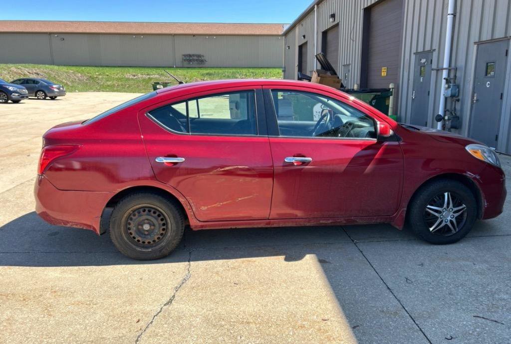 Used 2012 Nissan Versa SV w/ Convenience Pkg FWD image 4