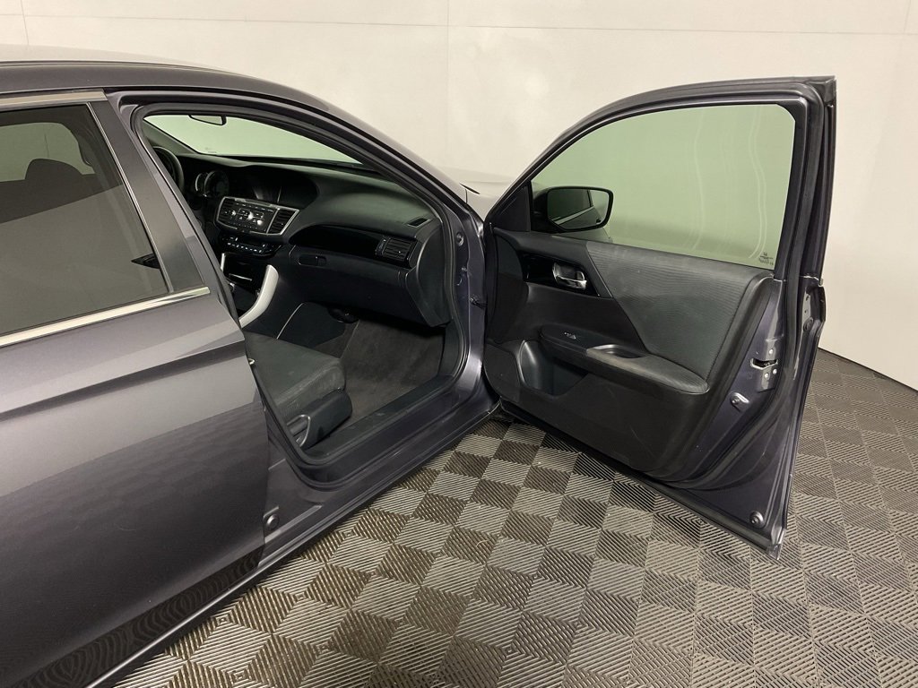 Used 2017 Honda Accord LX image 31