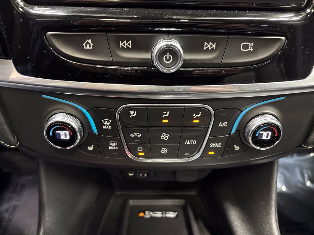 Used 2023 Chevrolet Traverse LT w/ LT Premium Package AWD/4WD image 30