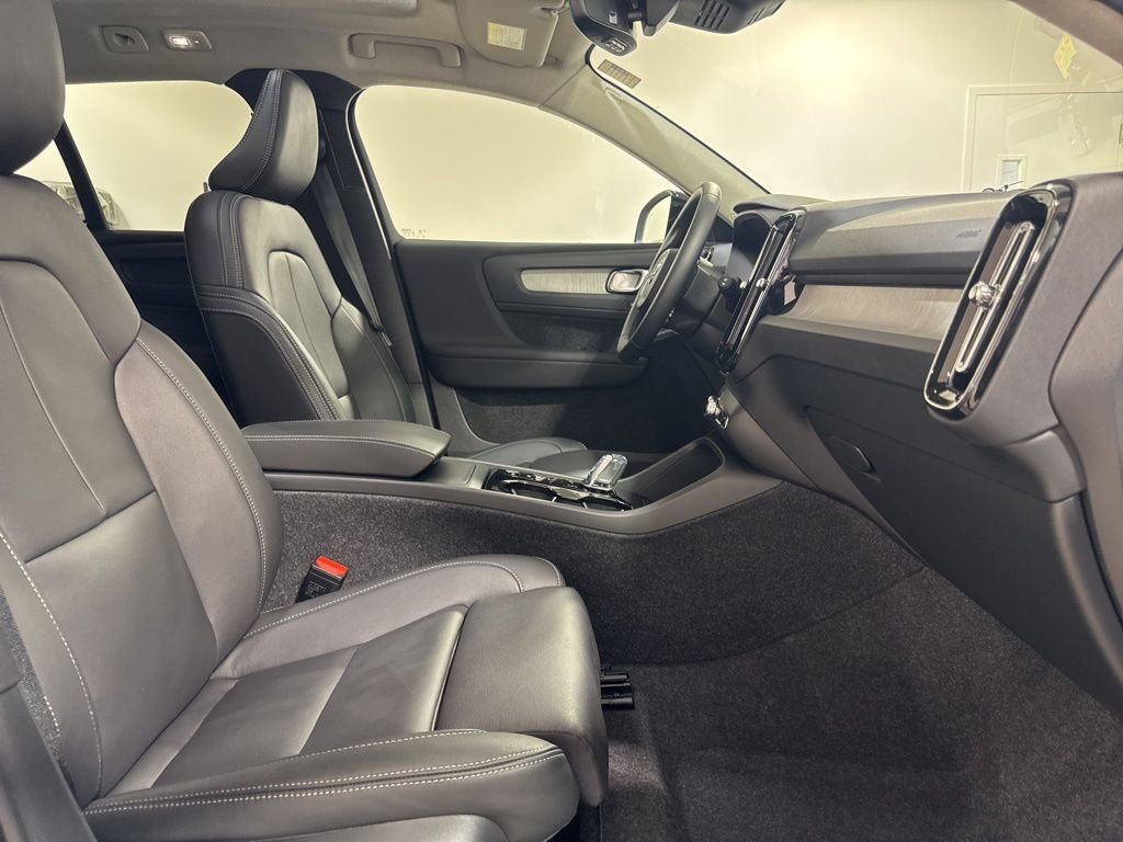 Used 2026 Volvo XC40 B5 Plus w/ Protection Package Premier AWD/4WD image 28