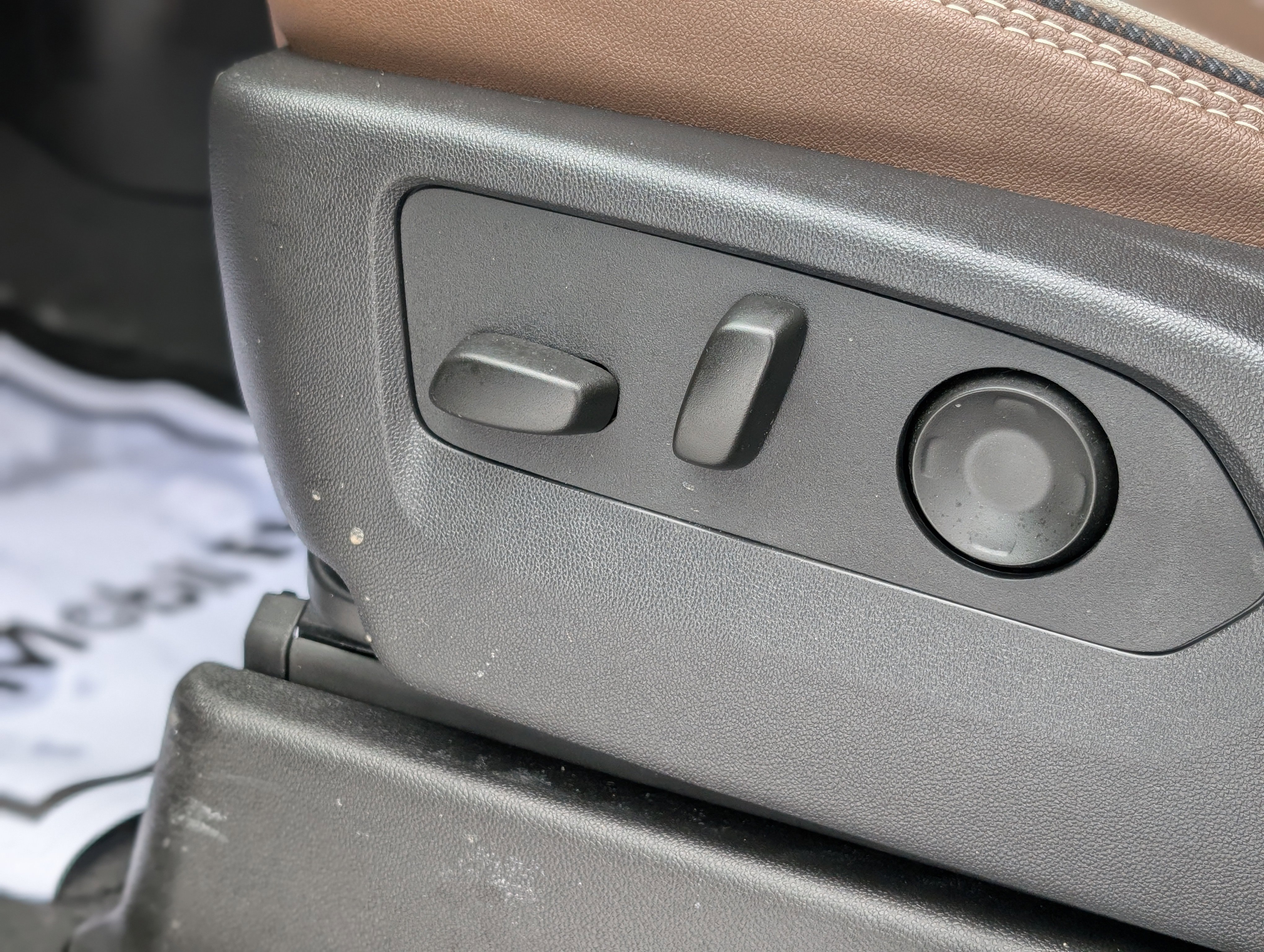 Used 2025 Chevrolet Tahoe High Country image 36