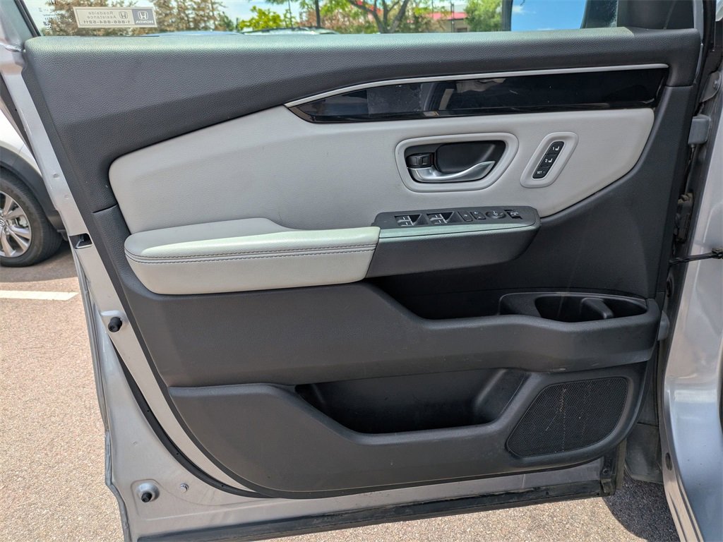 Used 2024 Honda Pilot Touring image 10