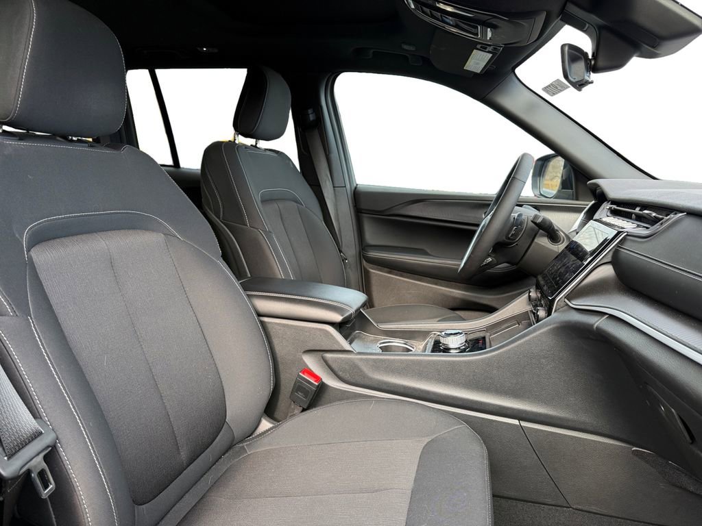 Certified 2025 Jeep Grand Cherokee Laredo X w/ Luxury Tech Group I image 15