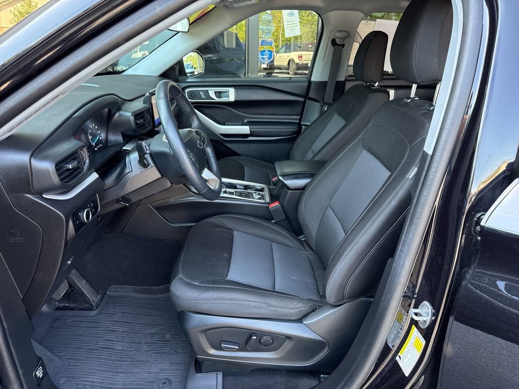 Used 2023 Ford Explorer XLT AWD/4WD image 20