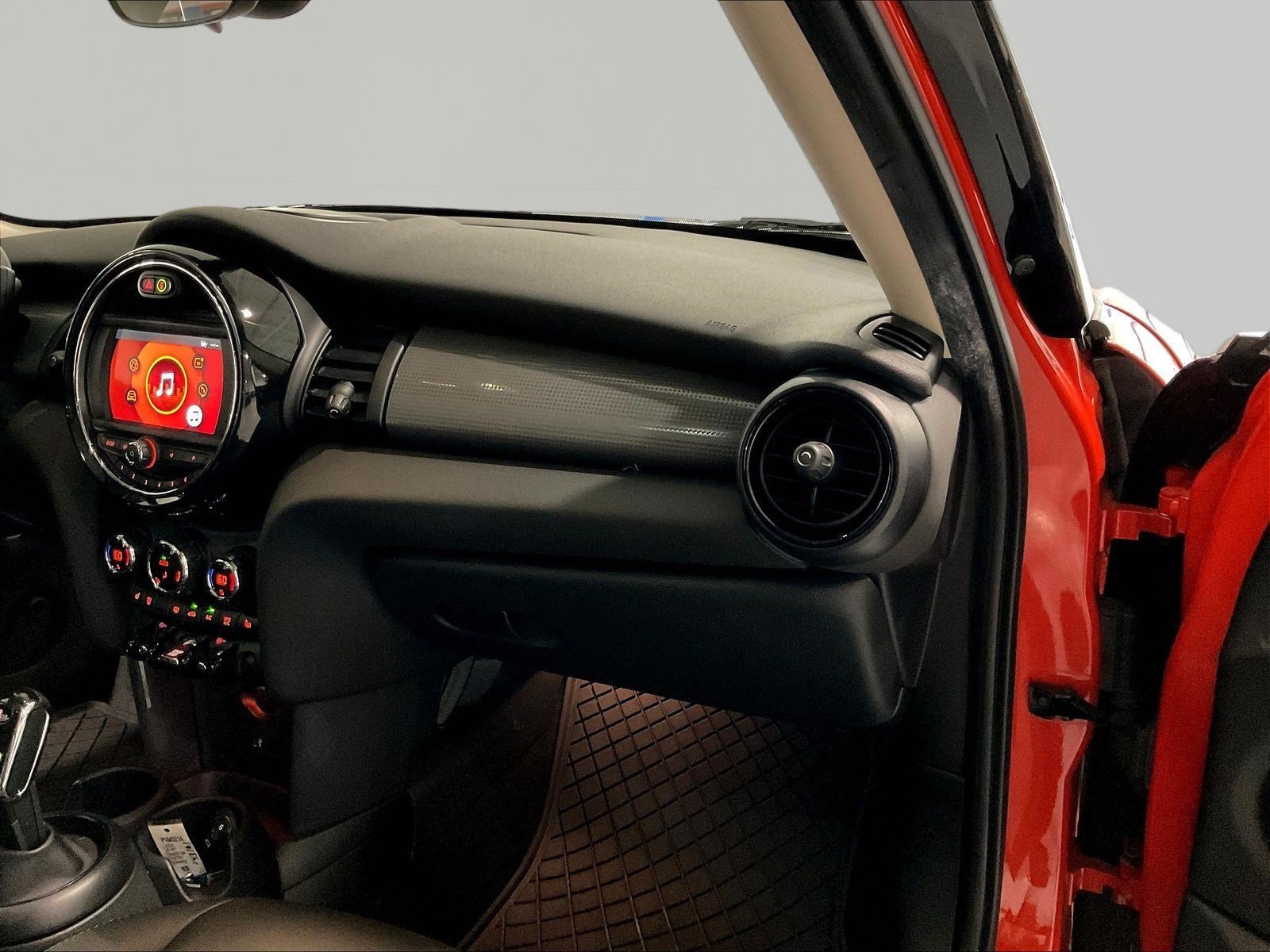 Used 2021 MINI Cooper 4-Door Hardtop FWD image 25