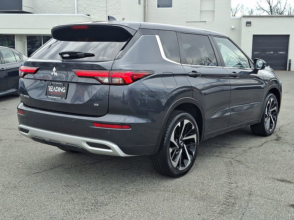 Used 2024 Mitsubishi Outlander SE Black Edition image 5