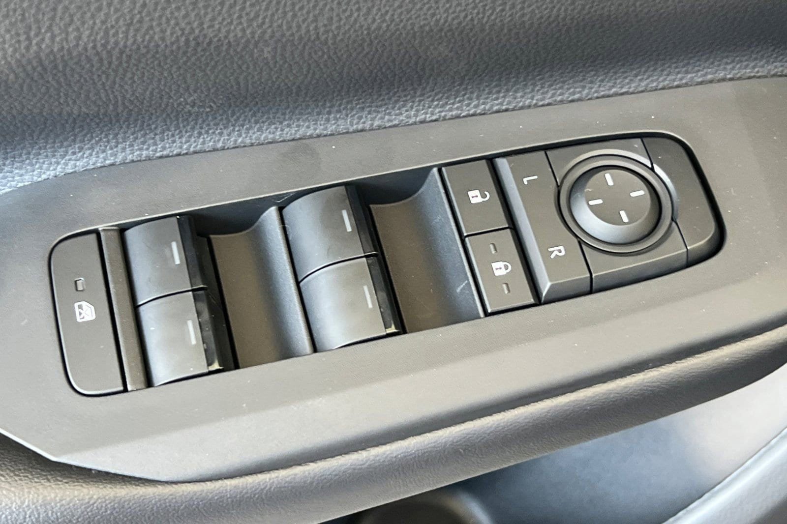 New 2026 Toyota Prius Plug-In Hybrid FWD image 11