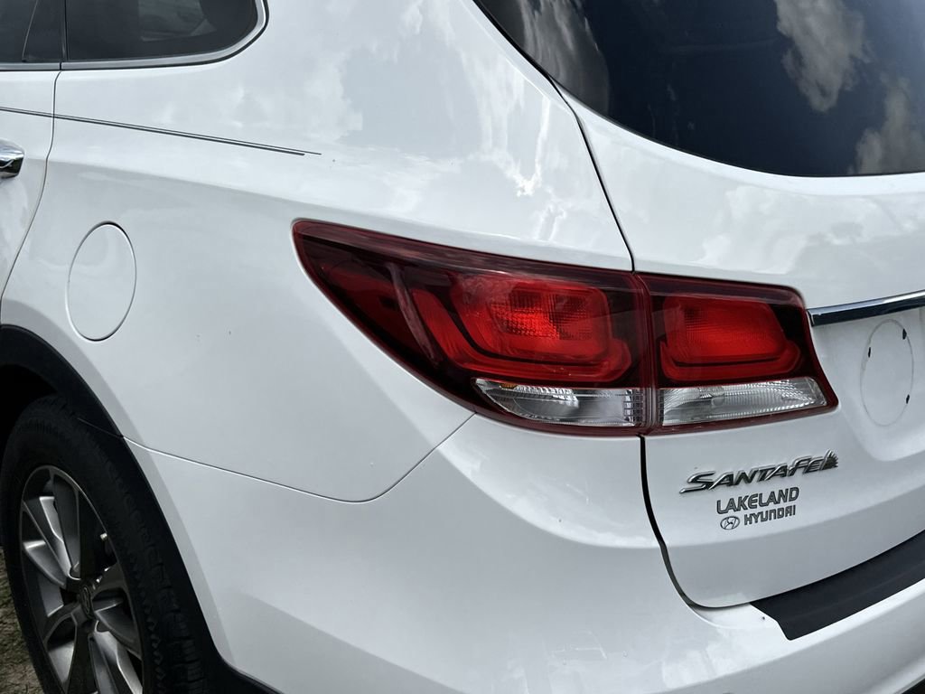 Used 2017 Hyundai Santa Fe SE image 8