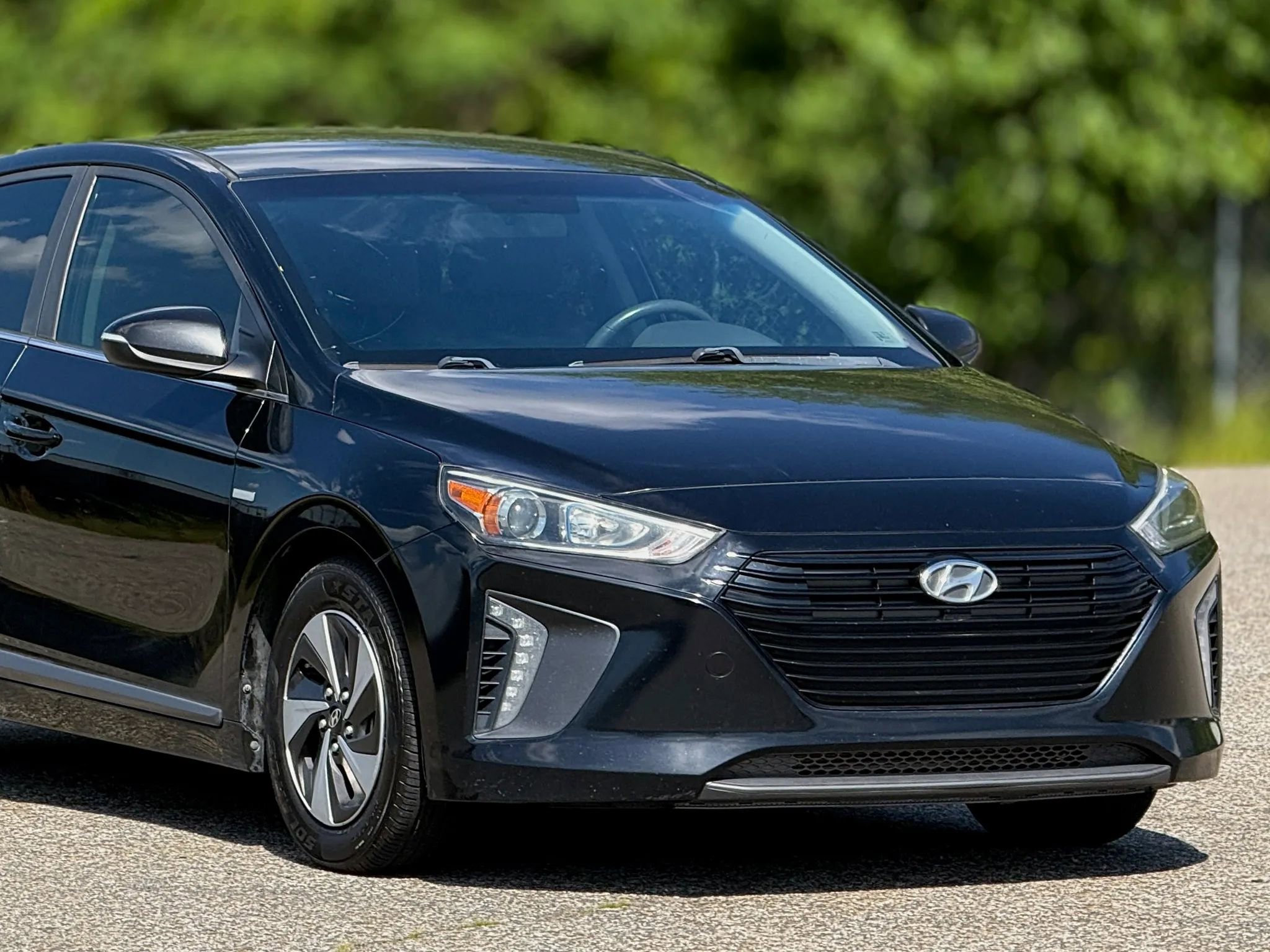 Used 2017 Hyundai Ioniq SEL image 15